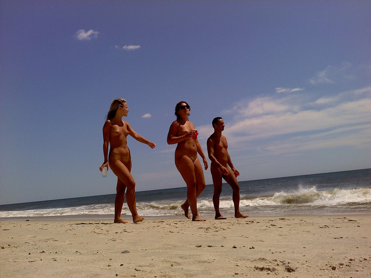 ⓵ Nackte Menschen Am Strand